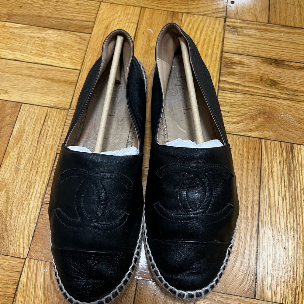 CHANEL Black Leather Espadrille Flats with Interlocking CC